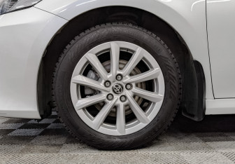 Подержанный автомобиль Toyota Camry Sedan 2021 года (18 фото)