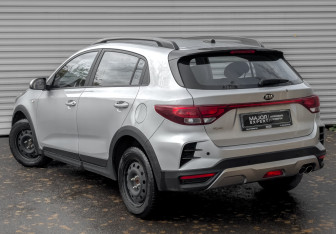 Подержанный автомобиль Kia Rio Hatchback 2021 года (7 фото)