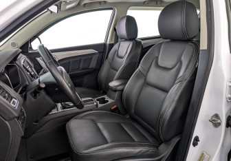 Подержанный автомобиль Geely Emgrand X7 2019 года (20 фото)