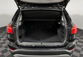 Подержанный автомобиль BMW X1 2017 года (9 фото)