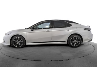 Подержанный автомобиль Toyota Camry Sedan 2020 года (8 фото)