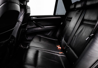 Подержанный автомобиль BMW X5 2011 года (12 фото)