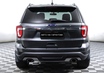Подержанный автомобиль Ford Explorer 2018 года (4 фото)
