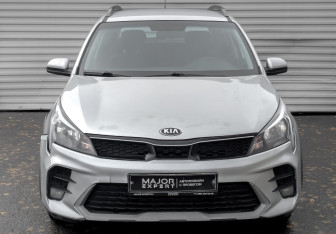Подержанный автомобиль Kia Rio Hatchback 2021 года (2 фото)