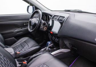 Подержанный автомобиль Mitsubishi ASX 2012 года (10 фото)