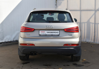 Подержанный автомобиль Audi Q3 2012 года (6 фото)