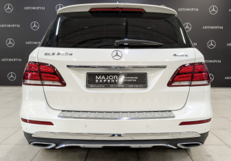 Подержанный автомобиль Mercedes-Benz GLE 2018 года (6 фото)