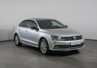 Подержанный автомобиль Volkswagen Jetta Sedan 2018 года (3 фото)