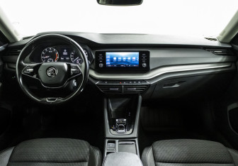 Подержанный автомобиль Skoda Octavia Liftback 2020 года (14 фото)