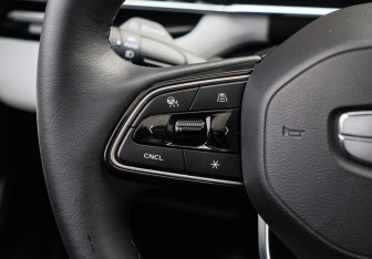 Подержанный автомобиль Geely Atlas 2024 года (26 фото)