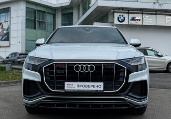 Подержанный автомобиль Audi Q8 2021 года (2 фото)