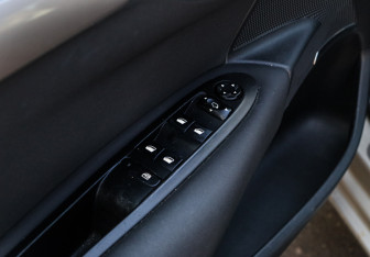 Подержанный автомобиль Citroen C4 Hatchback 2011 года (16 фото)