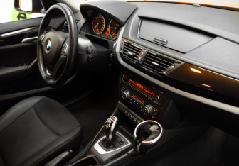 Подержанный автомобиль BMW X1 2012 года (31 фото)