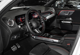 Новый Mercedes-Benz GLB 2025 (10 фото)