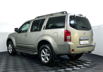 Подержанный автомобиль Nissan Pathfinder 2007 года (7 фото)