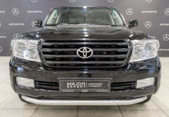 Подержанный автомобиль Toyota Land Cruiser Suv 2010 года (2 фото)