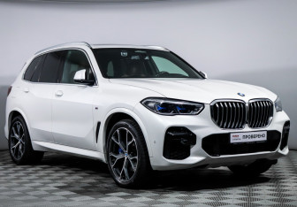 Подержанный автомобиль BMW X5 2022 года (3 фото)