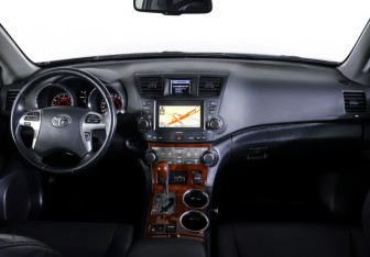 Подержанный автомобиль Toyota Highlander 2011 года (15 фото)
