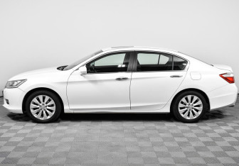 Подержанный автомобиль Honda Accord Sedan 2013 года (3 фото)