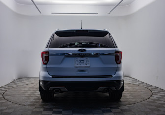 Подержанный автомобиль Ford Explorer 2018 года (6 фото)