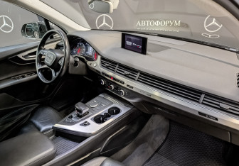 Подержанный автомобиль Audi Q7 2016 года (13 фото)