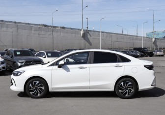 Подержанный автомобиль BAIC U5 Plus 2023 года (8 фото)