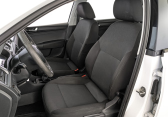 Подержанный автомобиль Skoda Rapid Liftback 2019 года (20 фото)