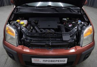 Подержанный автомобиль Ford Fusion 2006 года (9 фото)