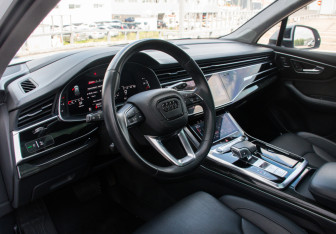 Подержанный автомобиль Audi Q7 2021 года (9 фото)