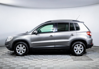 Подержанный автомобиль Volkswagen Tiguan 2009 года (8 фото)