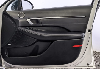 Подержанный автомобиль Hyundai Sonata 2022 года (25 фото)