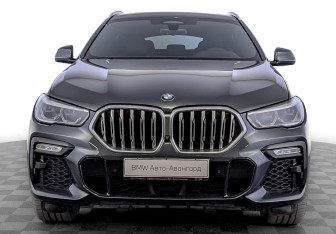 Подержанный автомобиль BMW X6 2021 года (2 фото)