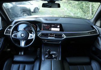 Подержанный автомобиль BMW X7 2021 года (12 фото)