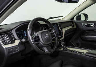 Подержанный автомобиль Volvo XC60 2020 года (10 фото)