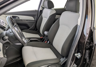 Подержанный автомобиль Chevrolet Cruze Hatchback 2015 года (20 фото)