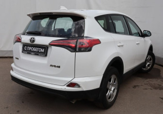 Подержанный автомобиль Toyota RAV4 2016 года (4 фото)