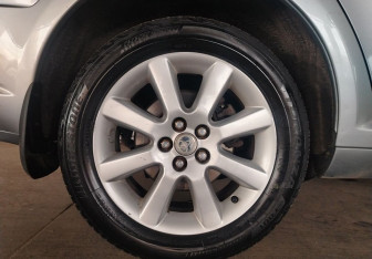 Подержанный автомобиль Toyota Avensis Sedan 2008 года (14 фото)