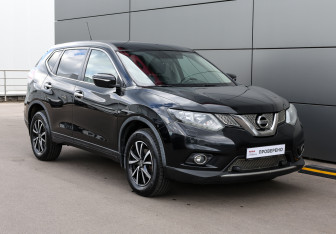 Подержанный автомобиль Nissan X-Trail 2016 года (3 фото)