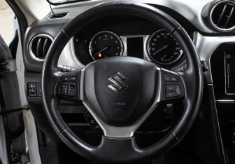 Подержанный автомобиль Suzuki Vitara 2017 года (17 фото)