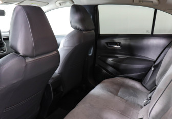 Подержанный автомобиль Toyota Corolla Sedan 2019 года (12 фото)