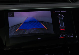 Подержанный автомобиль Audi e-tron 2019 года (14 фото)