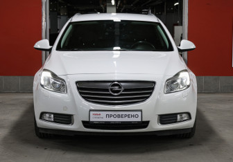Подержанный автомобиль Opel Insignia Wagon 2011 года (2 фото)