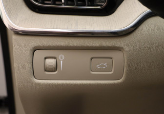 Подержанный автомобиль Volvo XC60 2021 года (19 фото)