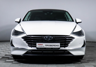 Подержанный автомобиль Hyundai Sonata 2019 года (2 фото)