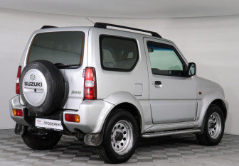 Подержанный автомобиль Suzuki Jimny 2004 года (4 фото)