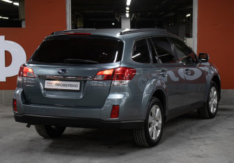 Подержанный автомобиль Subaru Outback Wagon 2012 года (4 фото)