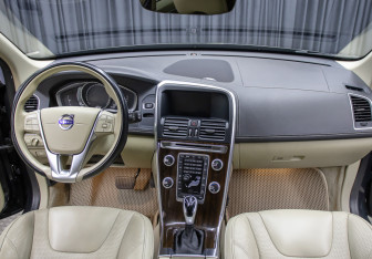 Подержанный автомобиль Volvo XC60 2017 года (13 фото)