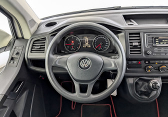 Подержанный автомобиль Volkswagen Caravelle 2019 года (21 фото)