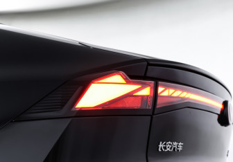 Подержанный автомобиль Changan UNI-V 2023 года (25 фото)