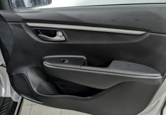 Подержанный автомобиль Kia Rio Hatchback 2021 года (25 фото)